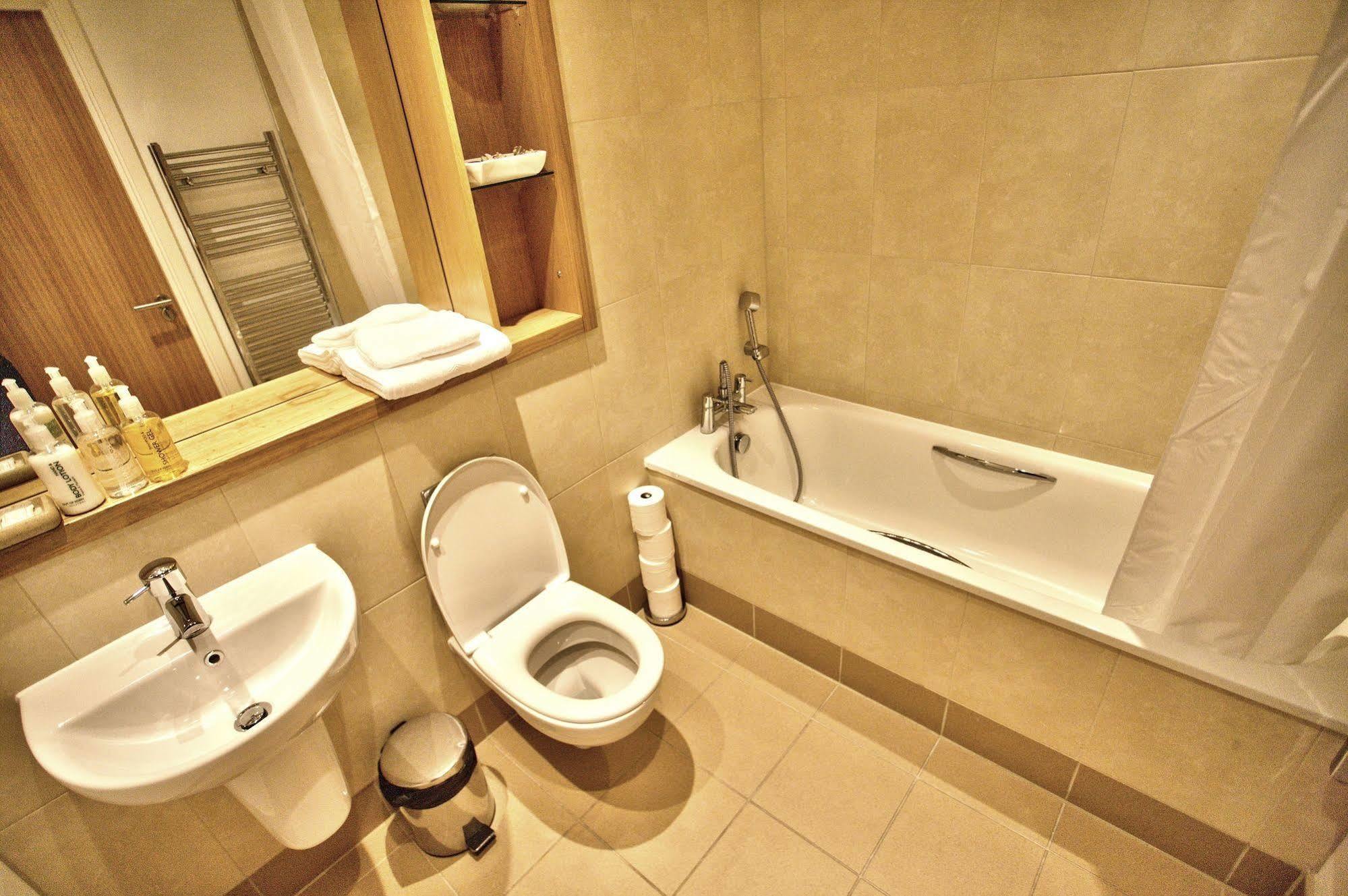 Quay Apartments Leeds ليدز المظهر الخارجي الصورة